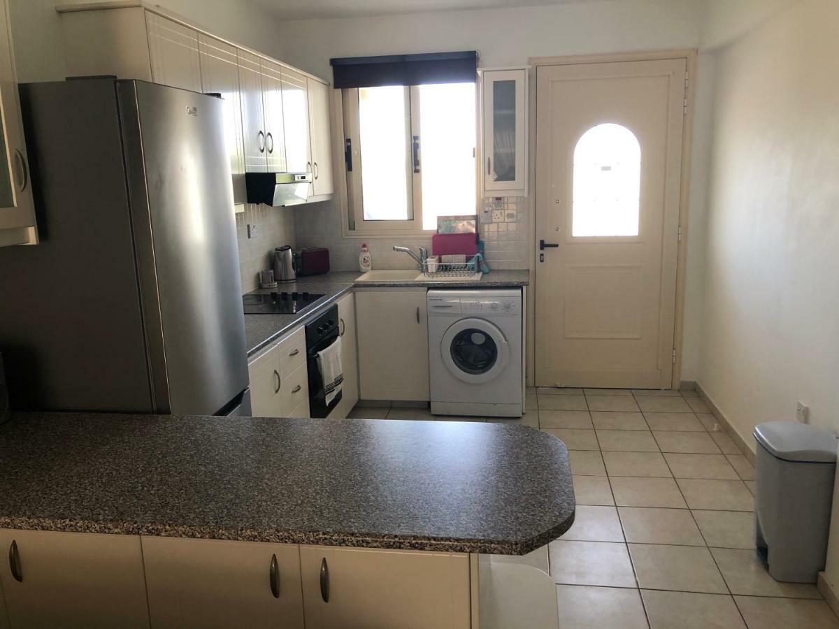 Royal Seacrest Apartment Пафос Екстер'єр фото