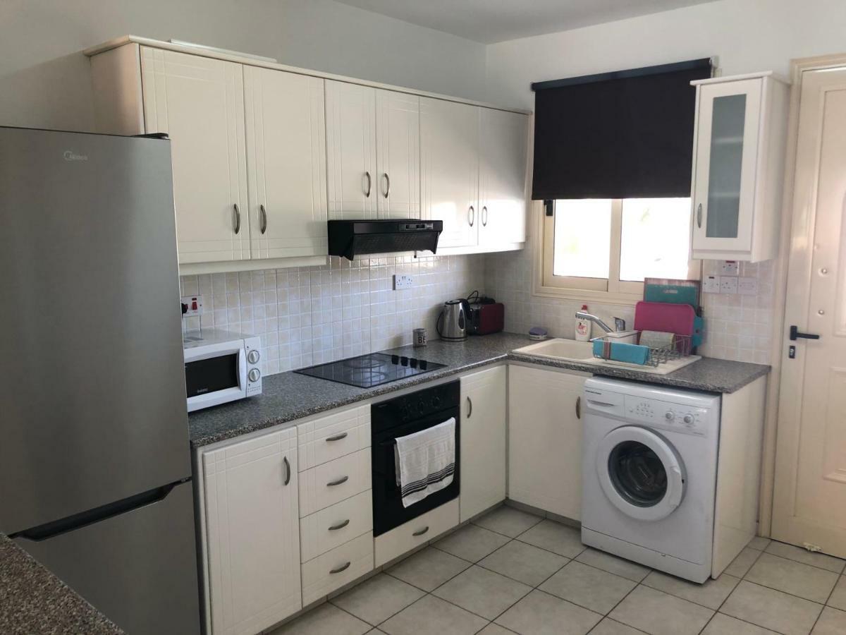 Royal Seacrest Apartment Пафос Екстер'єр фото