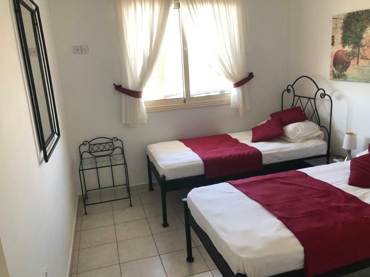 Royal Seacrest Apartment Пафос Екстер'єр фото