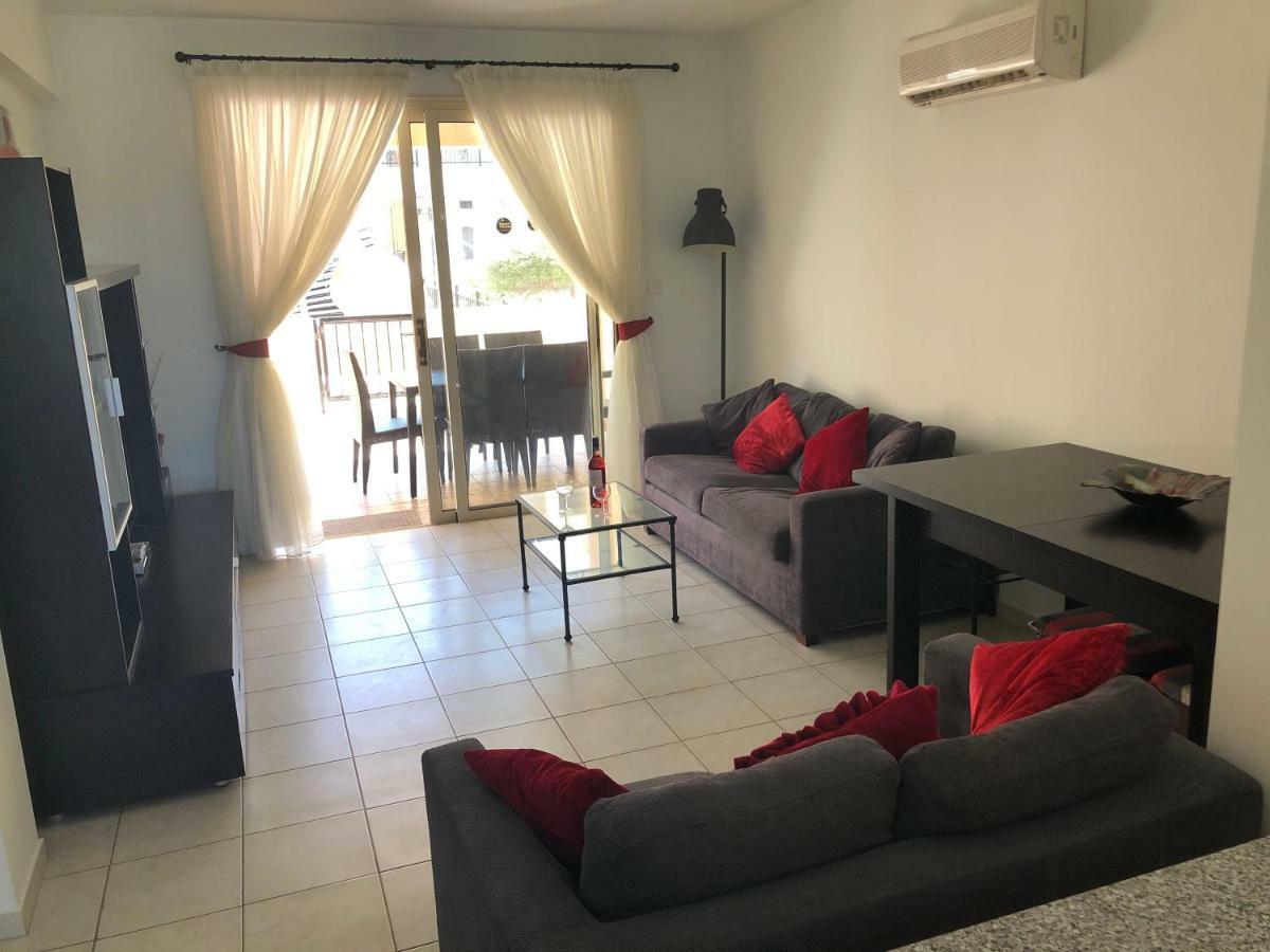 Royal Seacrest Apartment Пафос Екстер'єр фото