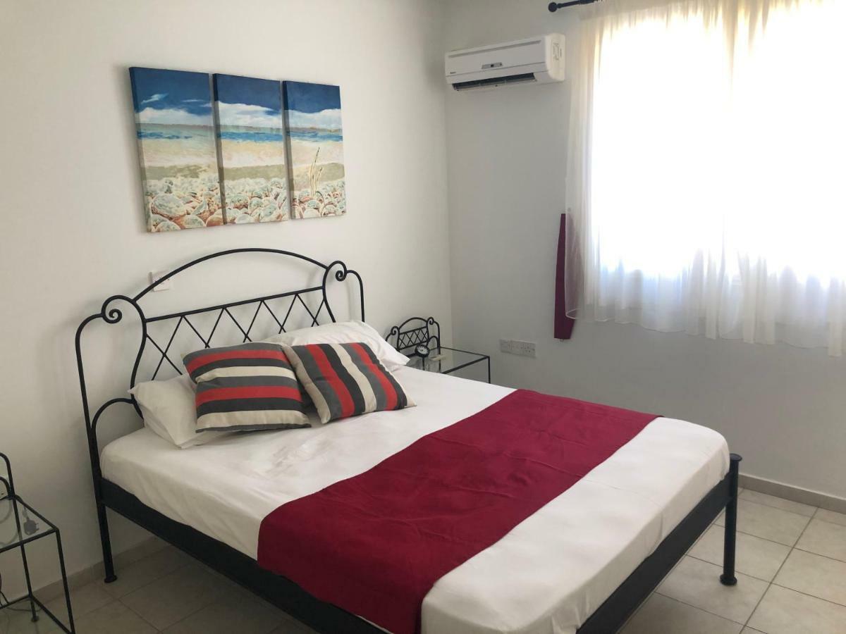 Royal Seacrest Apartment Пафос Екстер'єр фото