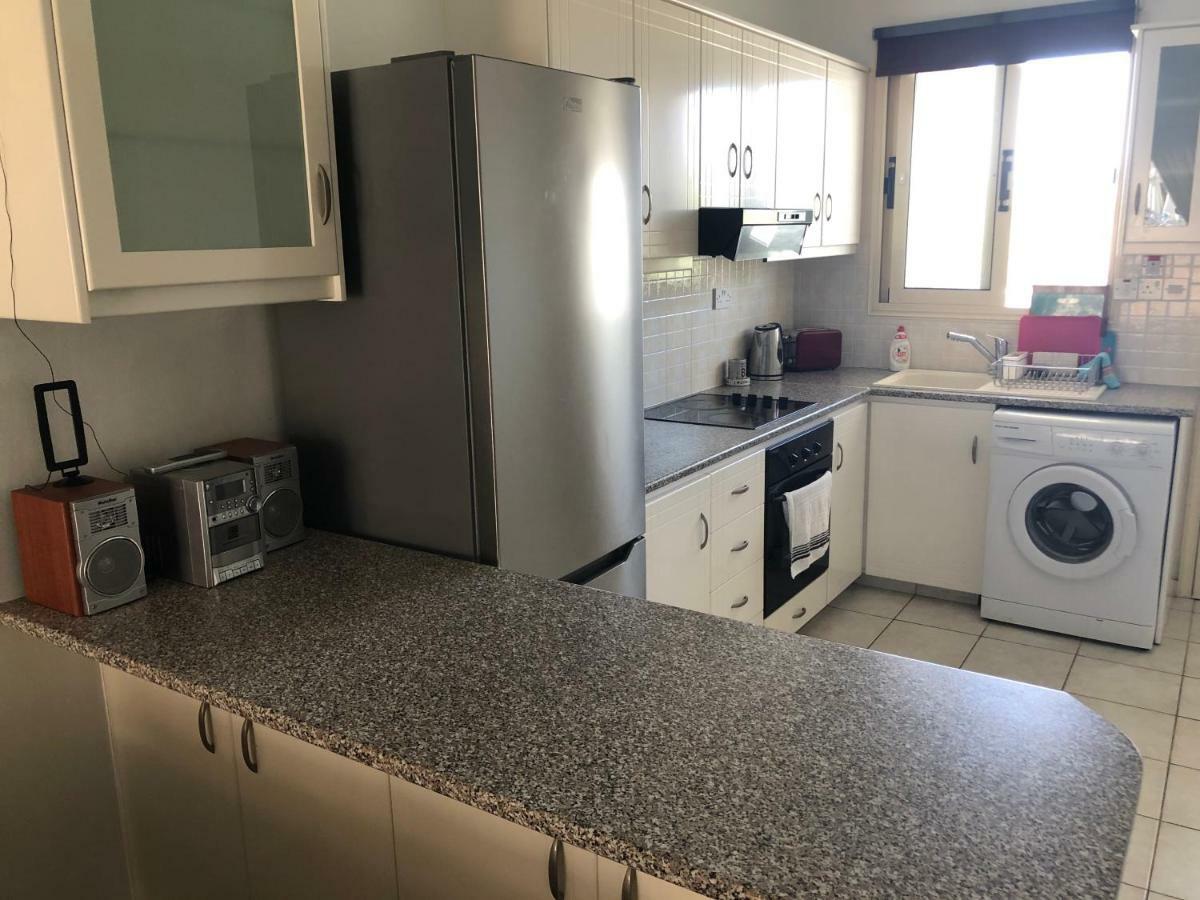 Royal Seacrest Apartment Пафос Екстер'єр фото