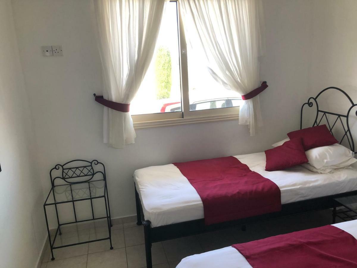 Royal Seacrest Apartment Пафос Екстер'єр фото