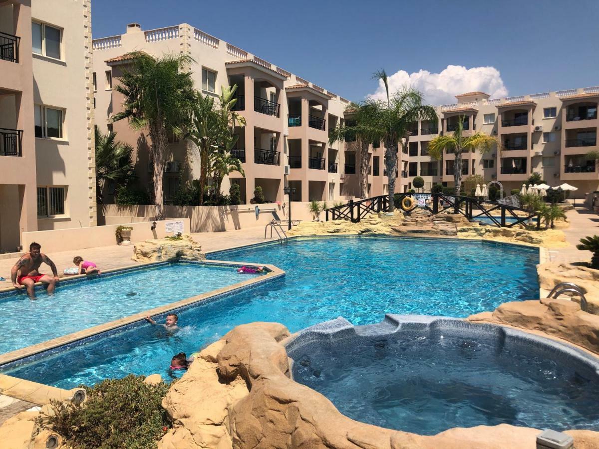 Royal Seacrest Apartment Пафос Екстер'єр фото