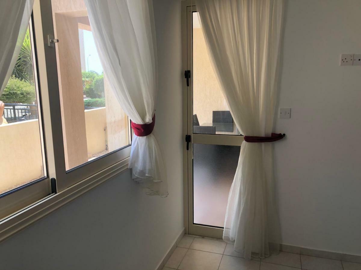 Royal Seacrest Apartment Пафос Екстер'єр фото