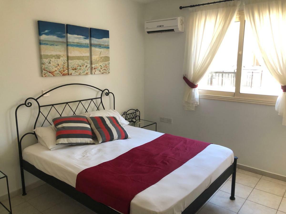 Royal Seacrest Apartment Пафос Екстер'єр фото