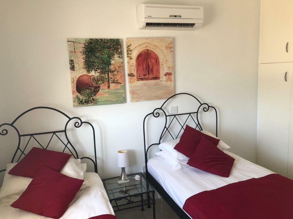 Royal Seacrest Apartment Пафос Екстер'єр фото