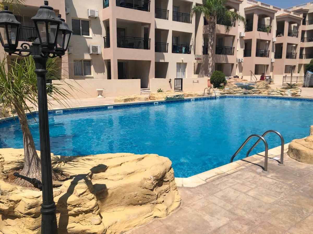 Royal Seacrest Apartment Пафос Екстер'єр фото